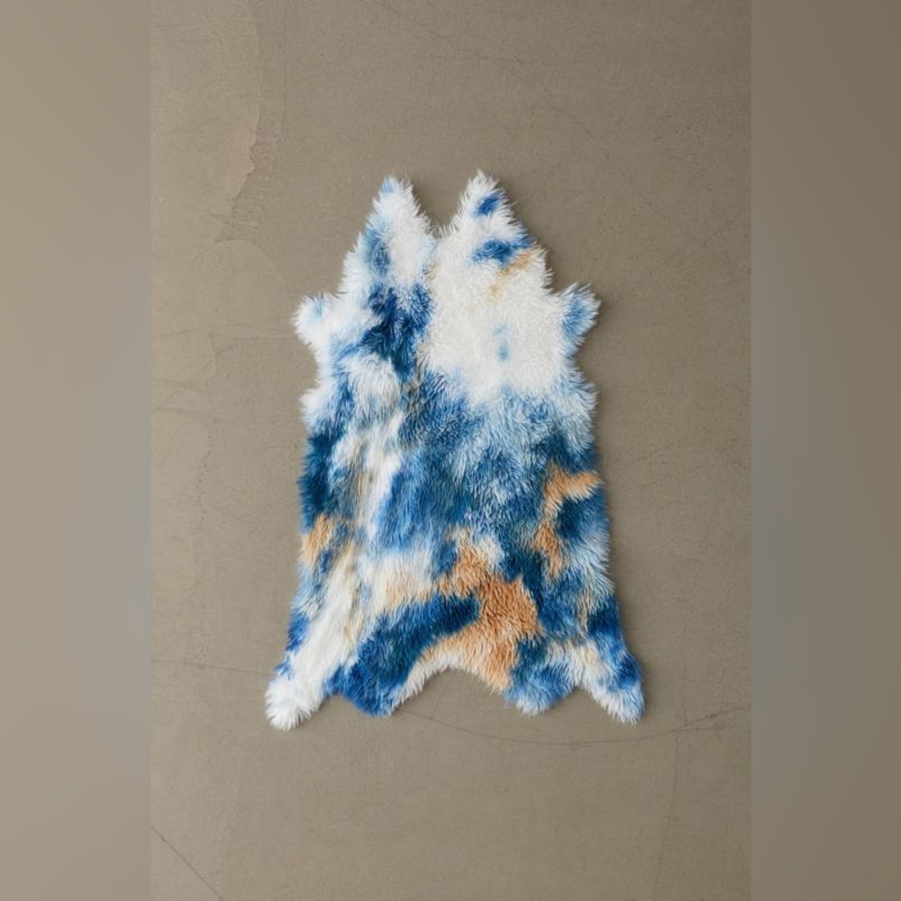 NWT Urban Outfitters Ari Faux Fur Shaped Rug